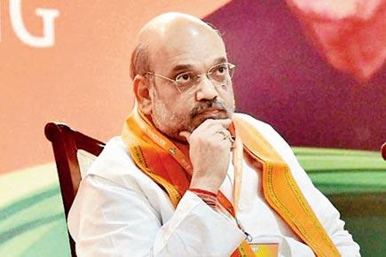 Amit Shah visits Mumbai Ganesh pandals; Opposition needles Sena-BJP