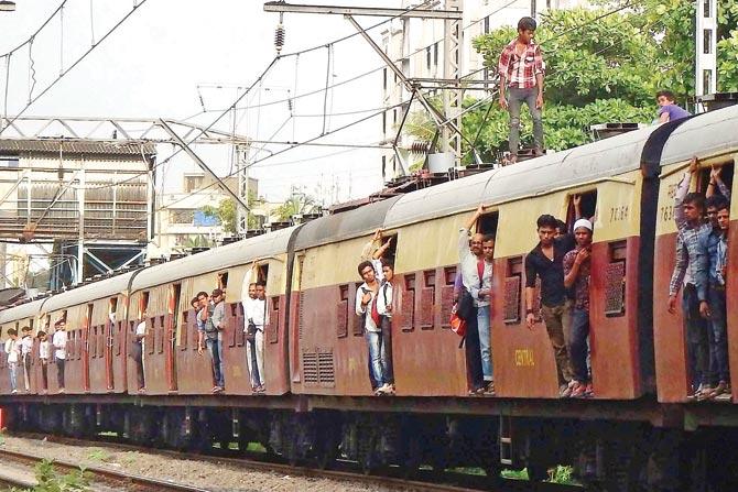 With trains on Harbour line already running late due to power conversion, CR officials said this new train might further delay services and reduce headway. File pic