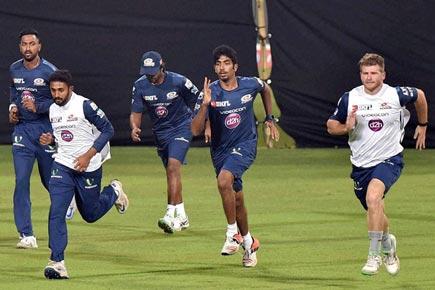 Holders MI take on confident Gujarat Lions in keen contest