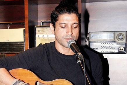 Farhan Akhtar delights fans with his performance in Khar