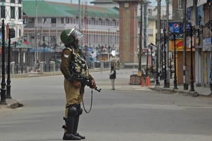 Centre to send more troopers to Kashmir
