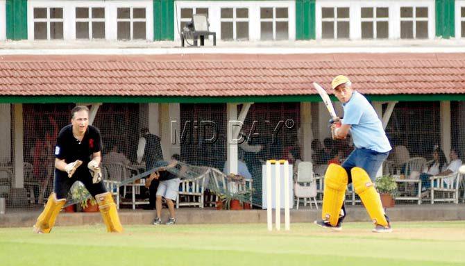 Rajdeep Sardesai (right) attempts a shot during a cricket match with friends on the eve of his 50th birthday at Bombay Gymkhana in May 2015. Pic/Shadab Khan