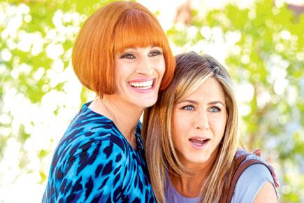 Exclusive Still: Julia Roberts and Jennifer Aniston in 'Mother's Day'