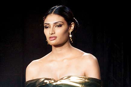 Athiya Shetty walks the ramp for a jewellery brand
