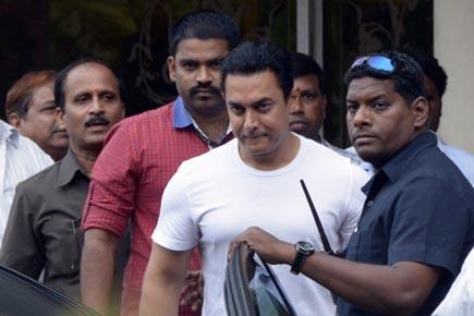 Aamir Khan visits Dilip Kumar at Mumbai hospital