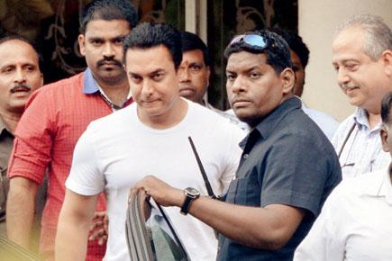 Aamir Khan pays Dilip Kumar a visit at Mumbai hospital