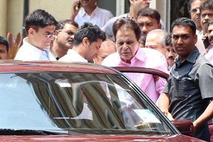 Dilip Kumar gets discharged from Mumbai hospital