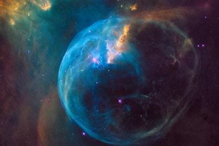 On 26th birthday, Hubble spots star 'inflating' giant bubble