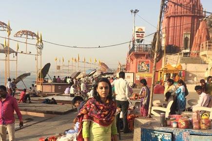 Swara Bhaskar visits Kashi Vishwanath temple