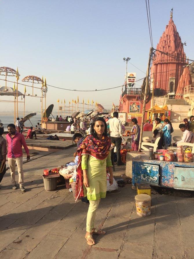 Swara Bhaskar visits Kashi Vishwanath temple