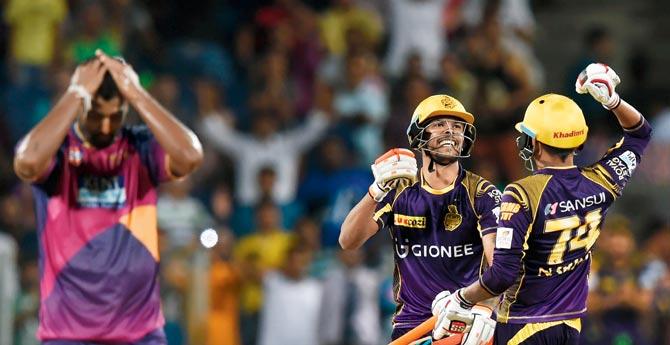 Rising Pune Supergiants’ bowler Thisara Perera (left) is frustrated as Kolkata Knight Riders’ Umesh Yadav and Sunil Narine celebrate their two-wicket victory in an IPL-9 match in Pune yesterday. pic/afp