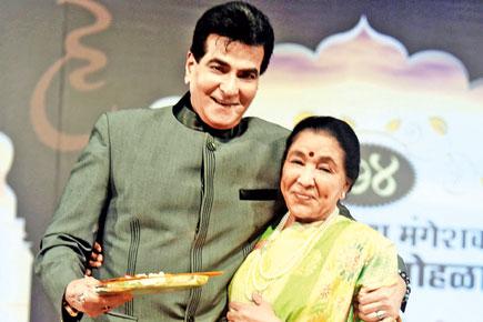 Spotted: Asha Bhosle and Jeetendra at an awards event in Mumbai