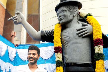 Prabhudheva unveils a 12-foot statue of Michael Jackson