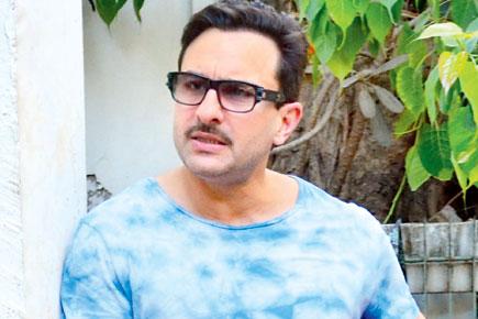 When Saif Ali Khan matched his shorts with mobile phone cover