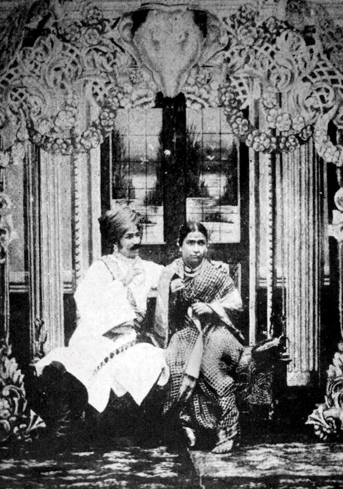 Madhavrao Tipnis as Lady Anandi (right) in the play, Bhaubandaki
