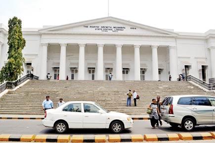 Mumbai: With restoration on at Central Library, readers brave heat in shed 
