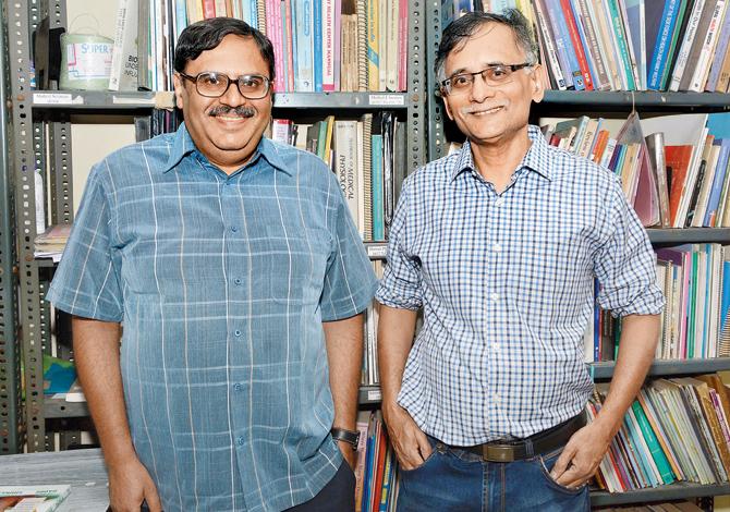Dr Abhay Shukla and Dr Arun Gadre. Pic/Vaishali Galim