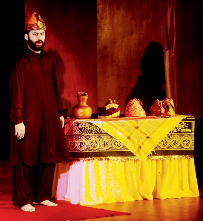 In a one-man show, Farhad Colabavala plays all the kings, on an almost bare stage with minimal props — mainly elaborate head gear of the various rulers