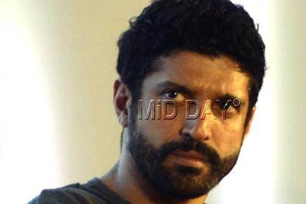'Angry' Farhan Akhtar 'tweets' about news of being homeless