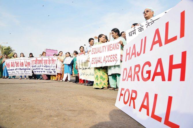 Haji Ali Sab Ke Liye activists make their point. Pic/Shadab KhanN