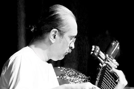 Enjoy a traditional rudra veena performance sans microphones, amplifiers