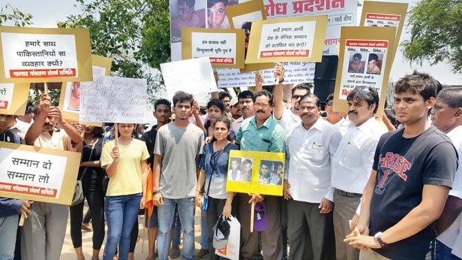 Members of the Marve Gaothan Sangharsh Samiti join the Correia family in demanding action against the alleged Navy assaulters