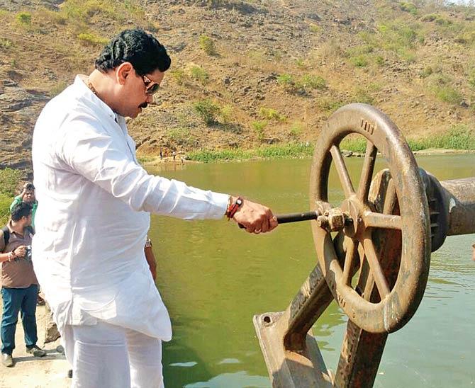 Member of Parliament Rajan Vichare recently visited the railway dam at Rabale