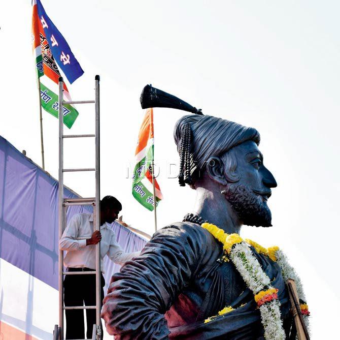 This statue of Chhatrapati Shivaji near Sahar airport seems to be a hot favourite with the Shiv Sena and the Maharashtra Navnirman Sena. During Shiv Jayanti celebrations recently, Uddhav and Aaditya Thackeray had offered flowers to the statue, now it was the turn of MNS, who decorated it for their Gudi Padwa jamboree. Pic/Vedant Mane