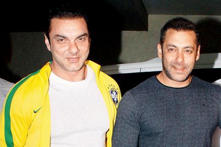 Salman Khan, Sohail and Zayed step out to catch a movie