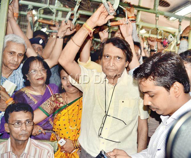 A few commuters offered Prabhu a seat, but he refused and stood all the way till CST. Pics/Datta Kumbhar