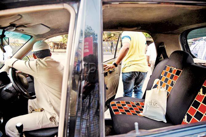 Vijay Yadav left the bag on the rear seat of a taxi in Lalbaug. Pic/Sameer Markande