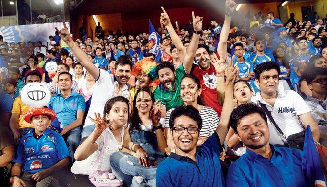 Spectators enjoy the IPL opening game between Mumbai Indians and Rising Pune Supergiants at Wankhede last week . Pic/Suresh Karkera