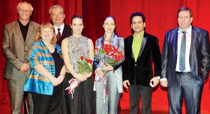 (Left-right) Yeshek Brenda, Polish Consul General; Hanna Brenda (wife of Polish Consul General); Vladimir Dementiev, Director, Russian Culture Centre; M. Sas (violinist from Poland); Tatyana Dichenko (pianist from Russia); Viveck Shettyy, Managing Director, Indus Communications and Andrew Zhiltsov, Russian Consul General
