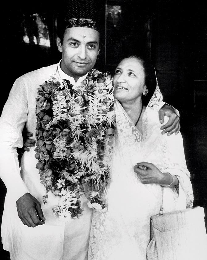 Zubin Mehta with his mother Tehmina on his wedding day. (PIC/Zubin Mehta: A MUSICAL JOURNEY)  