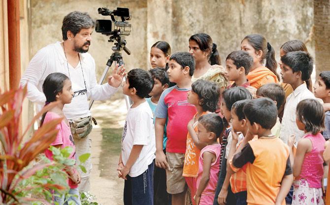Amole Gupte of Taare Zameen Pe fame with participants at a cinema workshop