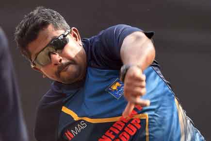 Rangana Herath retires from limited-overs cricket to prolong Test career