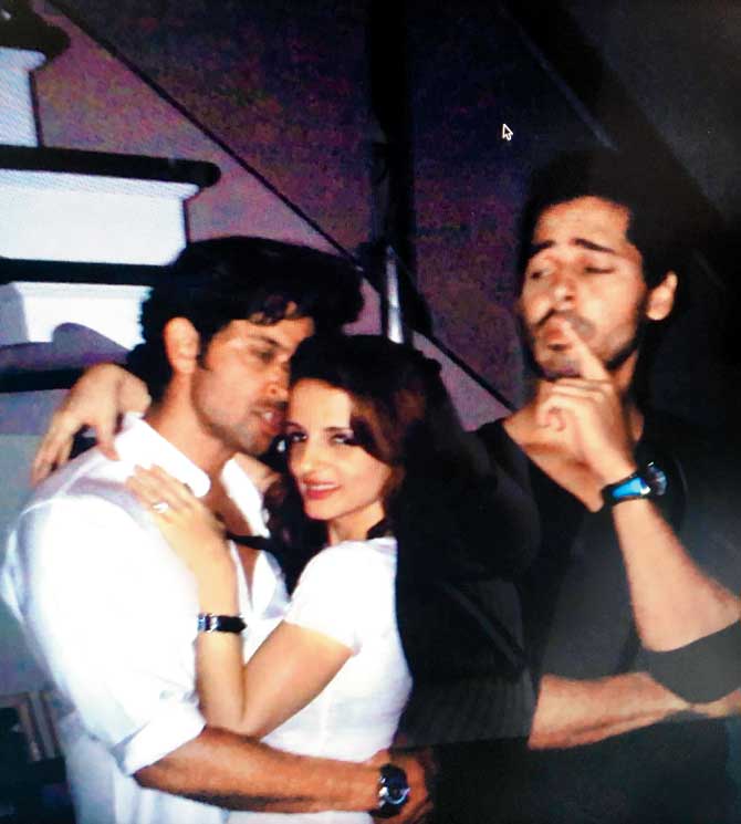 Hrithik Roshan and then wife Sussanne Khan with Dino Morea at the party