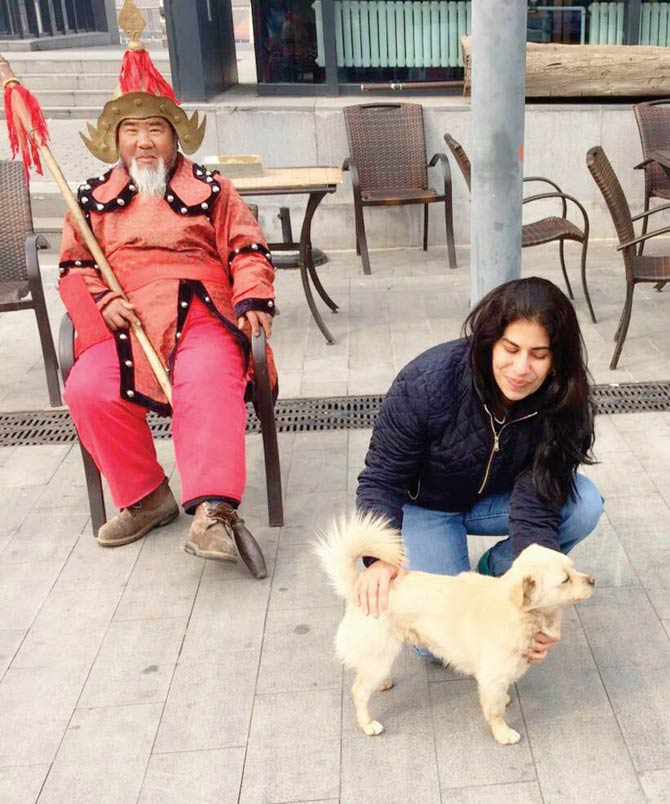 Shirin Merchant with the local dogs that reside near the Great Wall of China