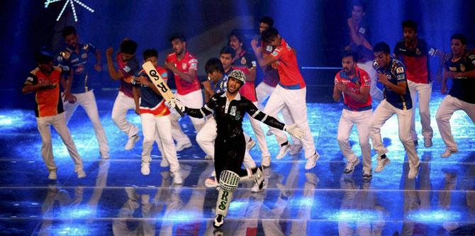 Ranveer Singh entertains the crowd the opening night of the Vivo Indian Premier League (IPL) 2016, in Mumbai on Friday.