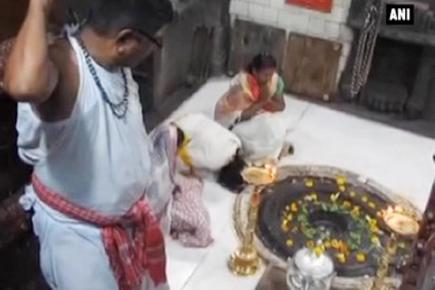 Women pray inside inner sanctum of Trimbakeshwar Temple