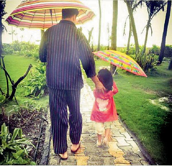 Akshay Kumar with daughter Nitara