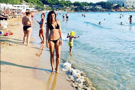 Nargis Fakhri enjoying her holiday in Greece