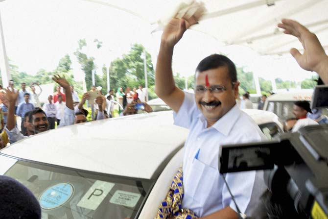 Delhi Chief Minister Arvind Kejriwal is welcomed by AAP workers and supporters as he arrives at Kangra airport in Dharamshala. Pic/ PTI