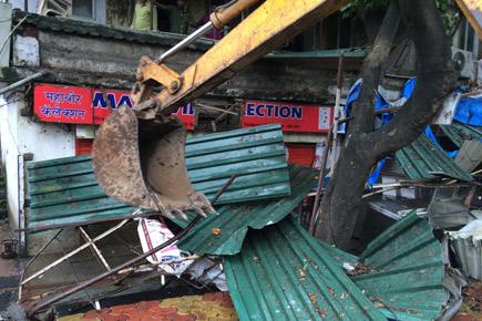 Mumbai: BMC demolishes illegal eateries in Vakola
