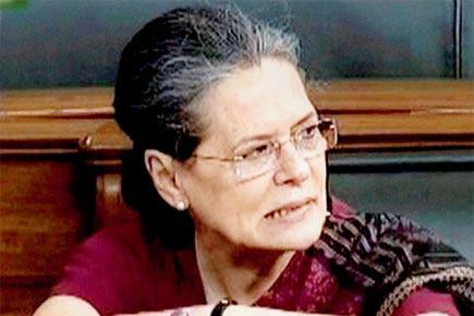 Sonia Gandhi undergoing treatment for shoulder injury