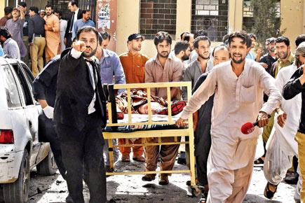 Suicide bomber kills 75 at Pakistan hospital
