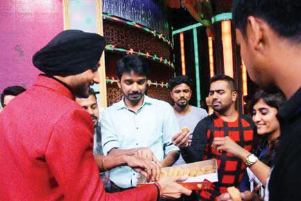 Harbhajan Singh distributes sweets on sets of 'Mazaak Mazaak Mein'