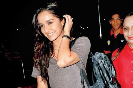 Click happy! Shraddha Kapoor at Mumbai airport