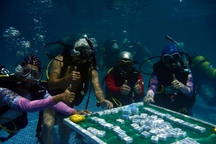 Playing a game of mahong ...under water!