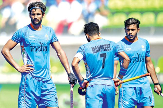 Dejected Indian players after their 1-2 loss to Netherlands. Pic/AFP